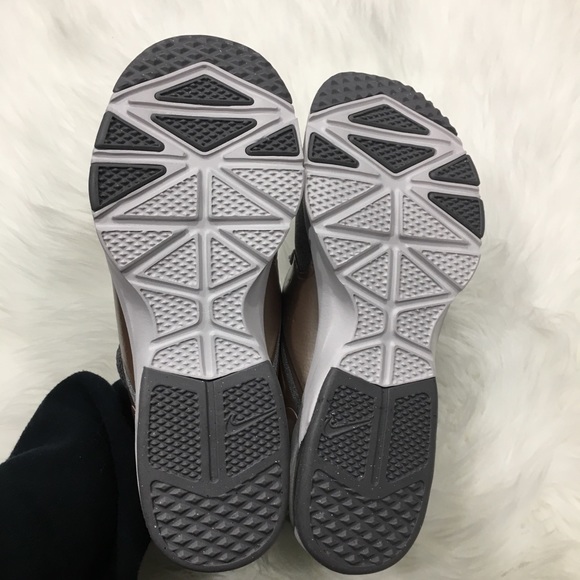 SOLD ON MERC.Nike women’s Air Bella Training shoes - Picture 7 of 8